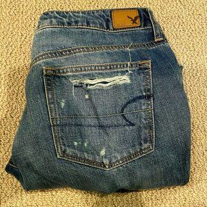American Eagle Distressed Boy Crop 10